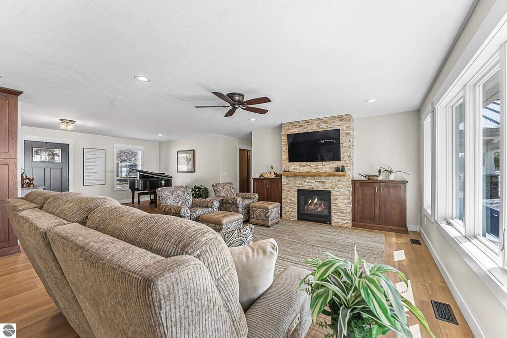4 Bedroom Single Family Home/House's Image 11