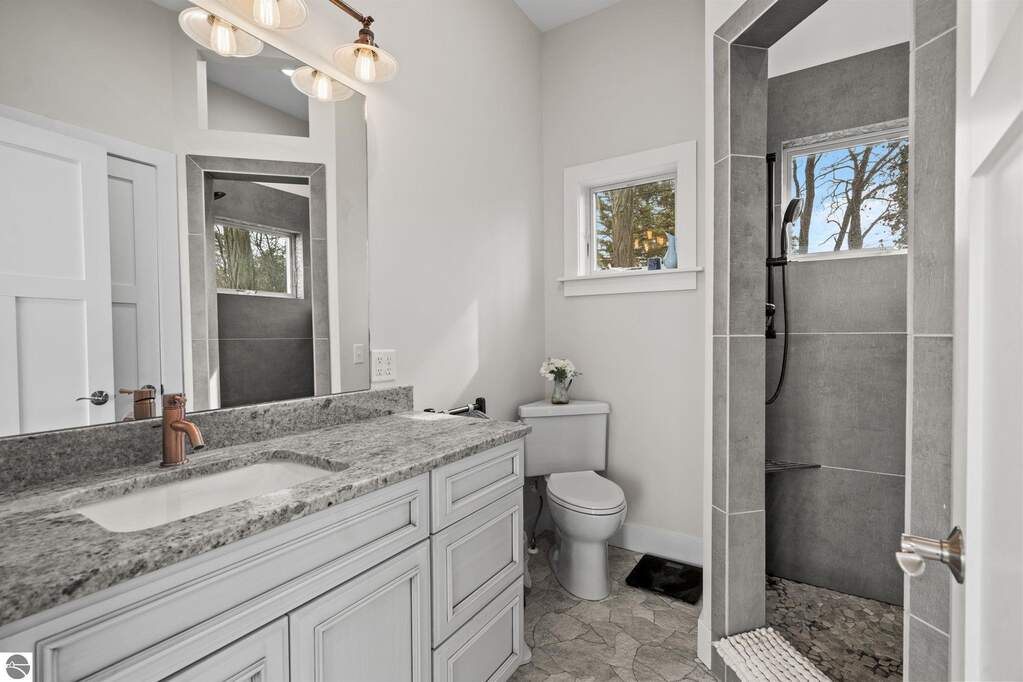 3 Bedroom Single Family Home/House's Image 35
