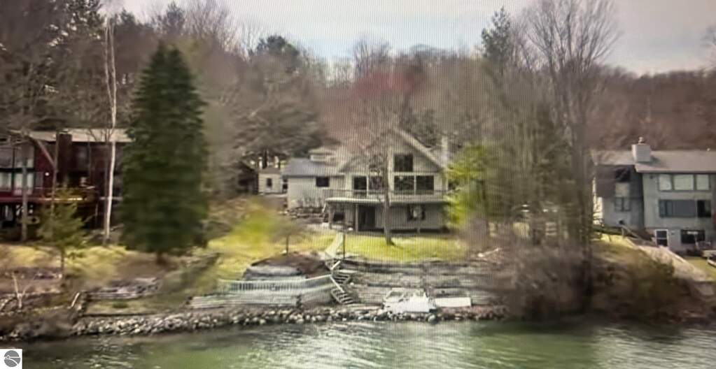 5 Bedroom Single Family Home/House's Image 10