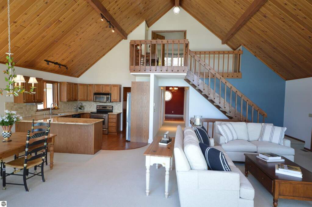 5 Bedroom Single Family Home/House's Image 19