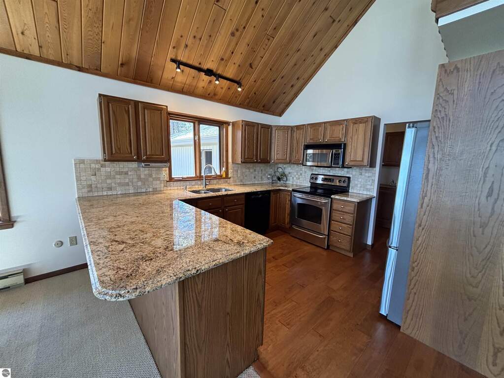 5 Bedroom Single Family Home/House's Image 24