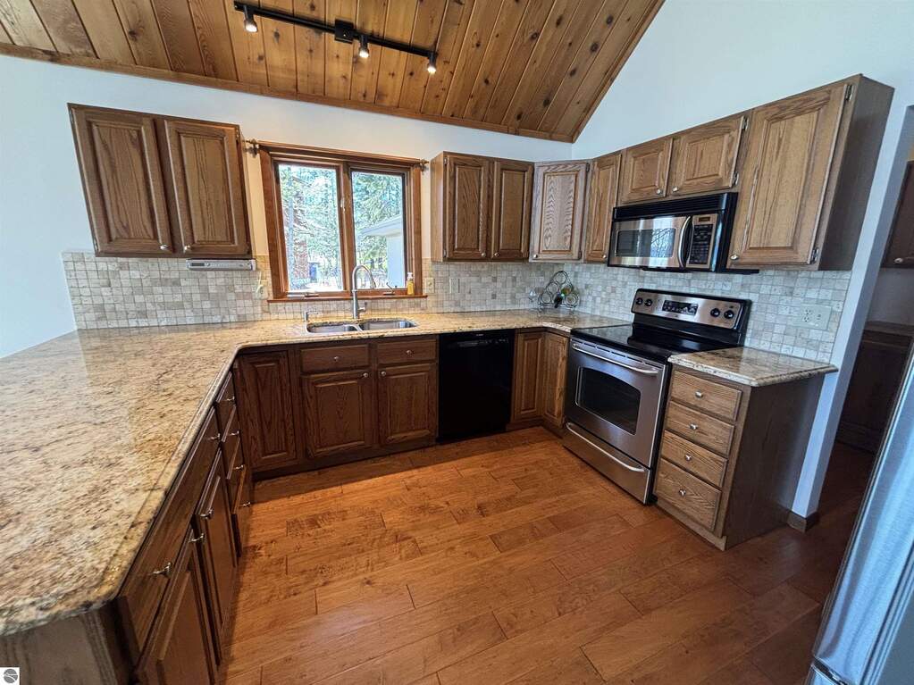 5 Bedroom Single Family Home/House's Image 26