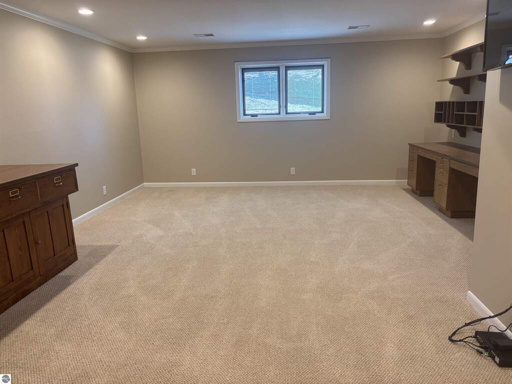 5 Bedroom Single Family Home/House's Image 43