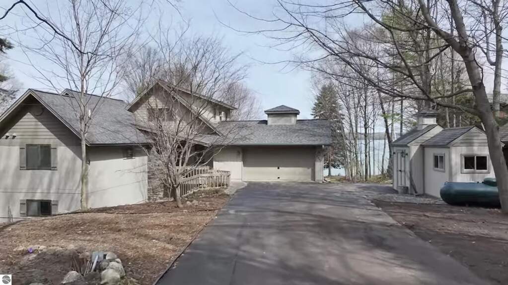5 Bedroom Single Family Home/House's Image 78