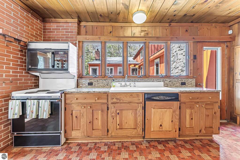 3 Bedroom Single Family Home/House's Image 16