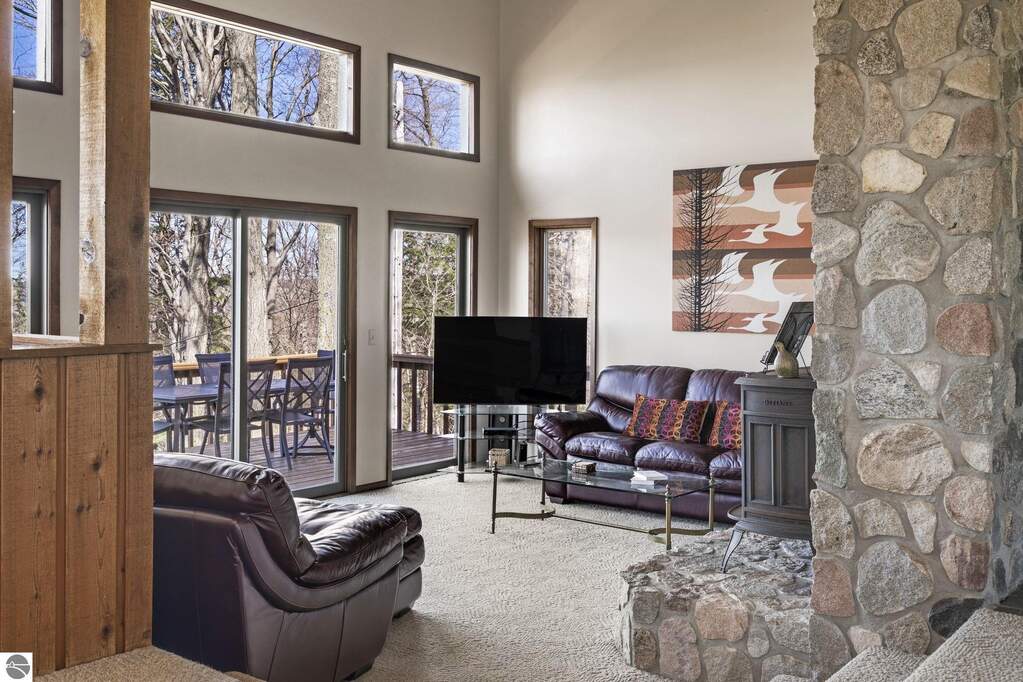 4 Bedroom Single Family Home/House's Image 8