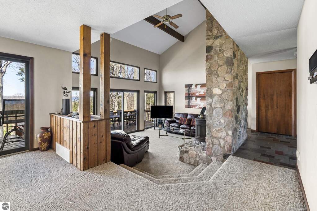 4 Bedroom Single Family Home/House's Image 9