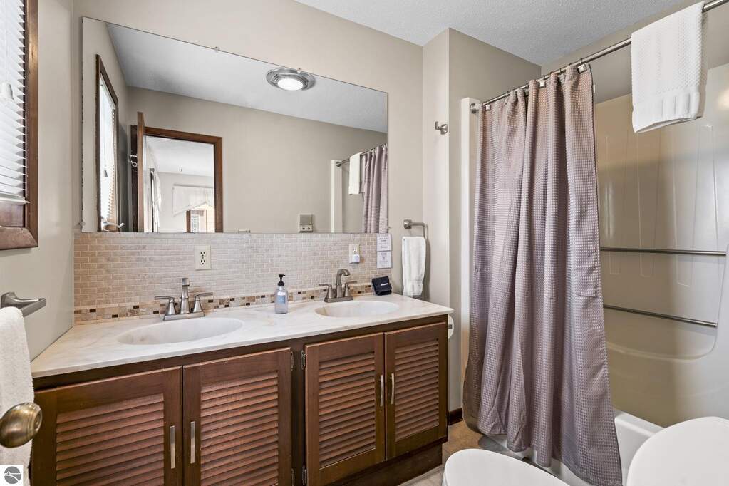 4 Bedroom Single Family Home/House's Image 25