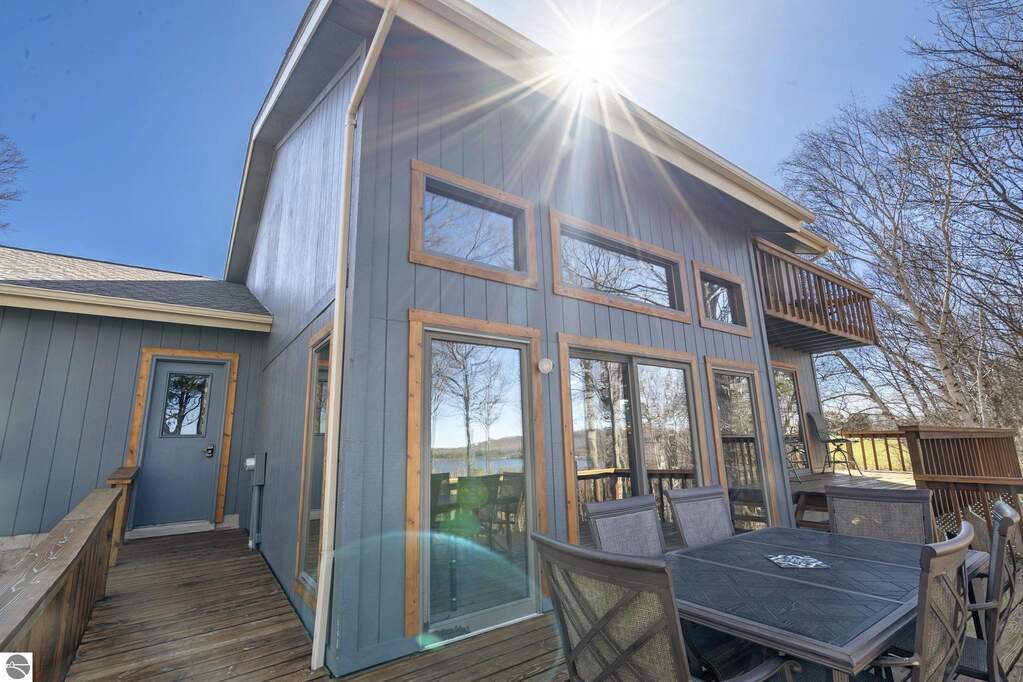 4 Bedroom Single Family Home/House's Image 3