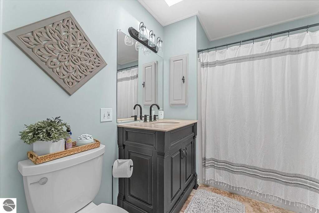 4 Bedroom Single Family Home/House's Image 16
