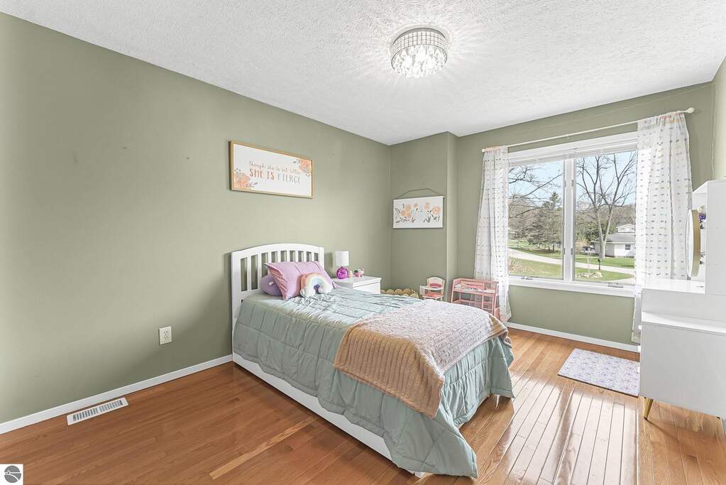 4 Bedroom Single Family Home/House's Image 17