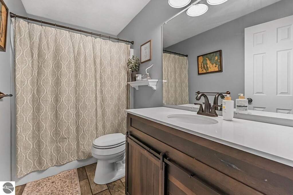 4 Bedroom Single Family Home/House's Image 25