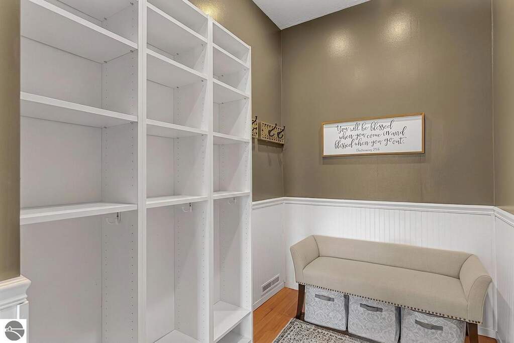 4 Bedroom Single Family Home/House's Image 4