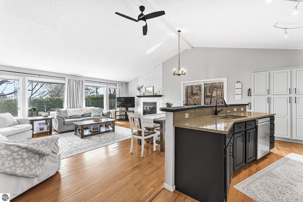 4 Bedroom Single Family Home/House's Image 5