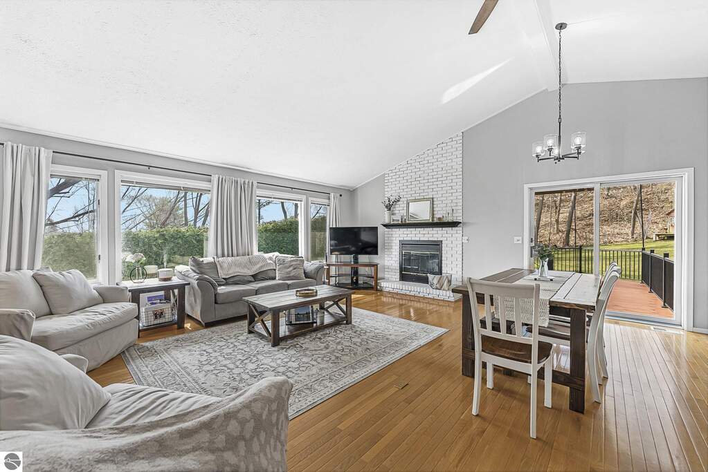 4 Bedroom Single Family Home/House's Image 6