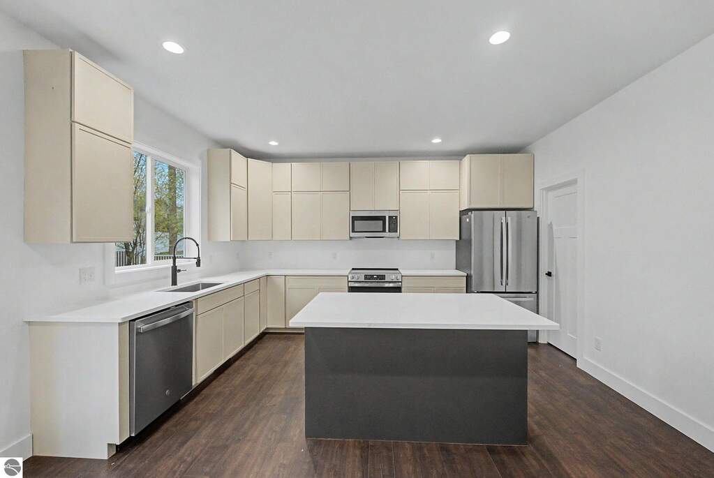 3 Bedroom Single Family Home/House's Image 7