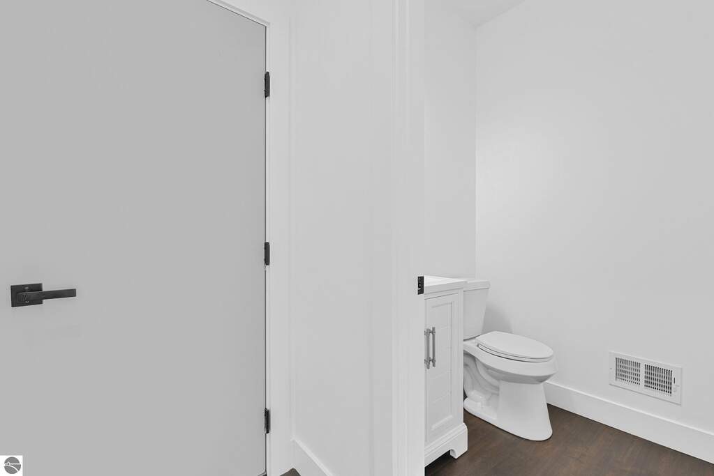 3 Bedroom Single Family Home/House's Image 8