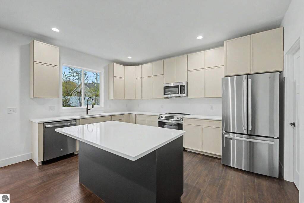 3 Bedroom Single Family Home/House's Image 3