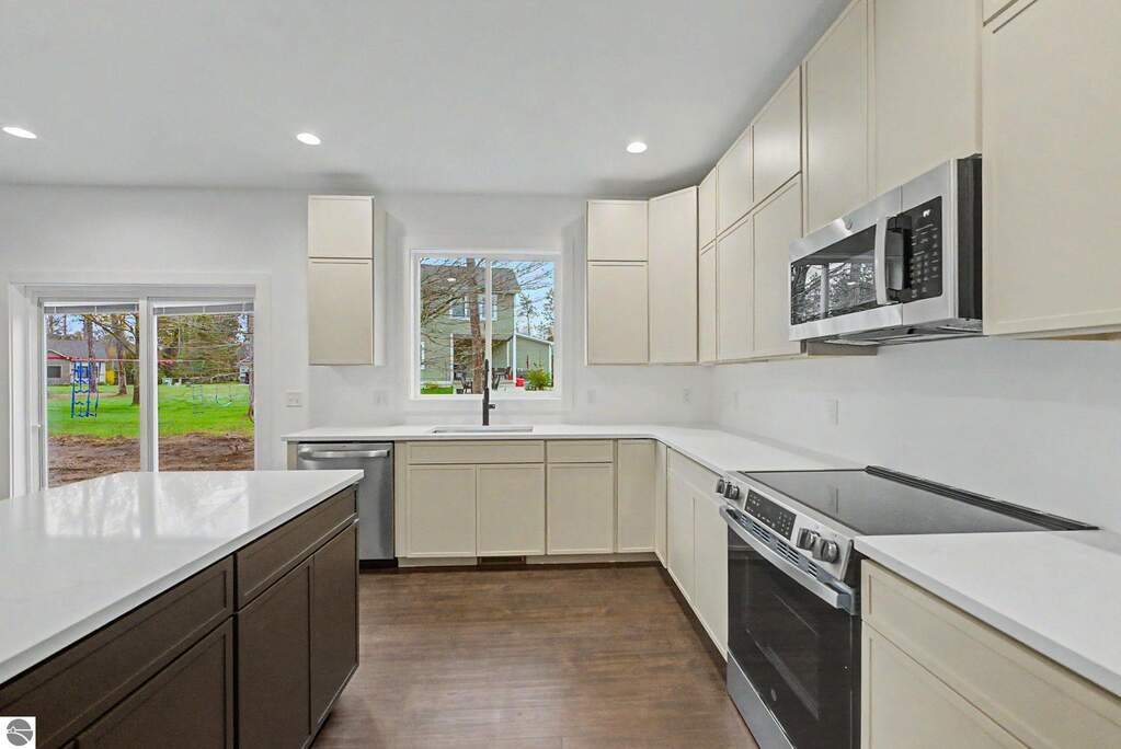 3 Bedroom Single Family Home/House's Image 4