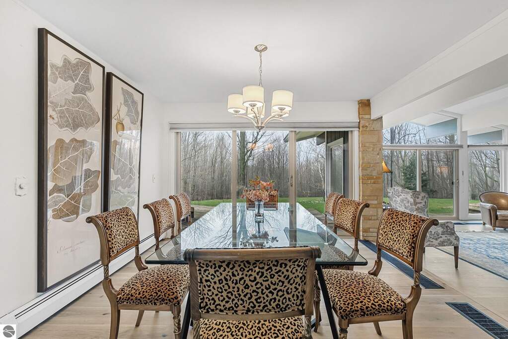 4 Bedroom Single Family Home/House's Image 10