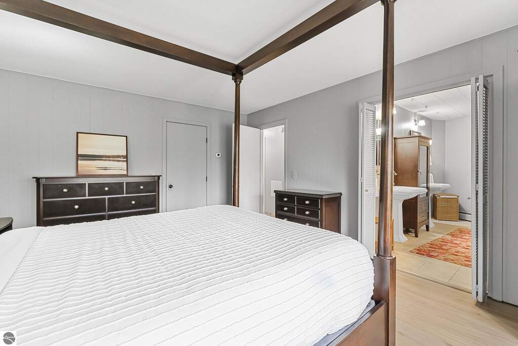 4 Bedroom Single Family Home/House's Image 32