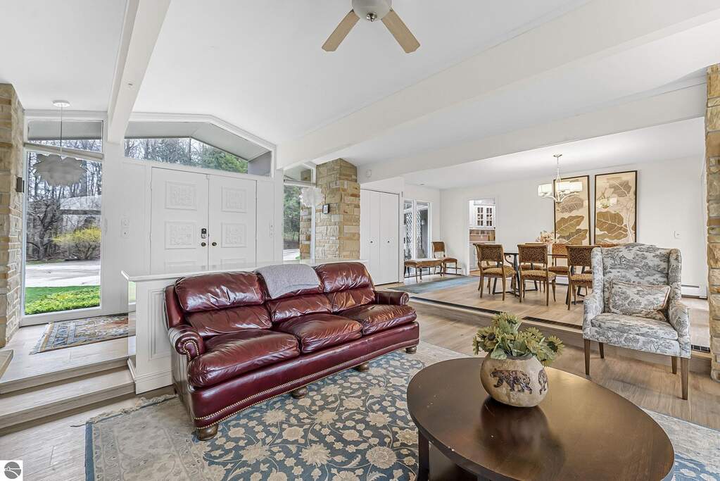 4 Bedroom Single Family Home/House's Image 3