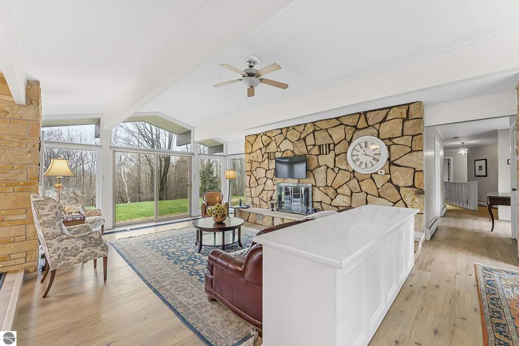 4 Bedroom Single Family Home/House's Image 4