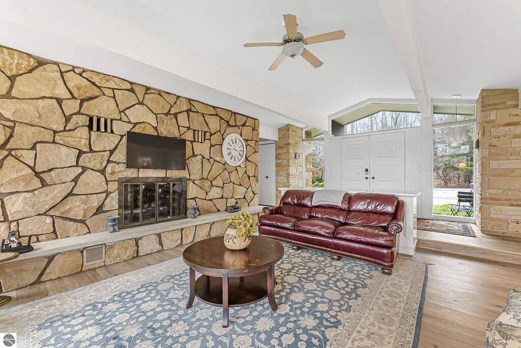 4 Bedroom Single Family Home/House's Image 5