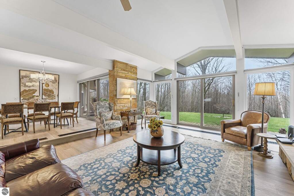 4 Bedroom Single Family Home/House's Image 6