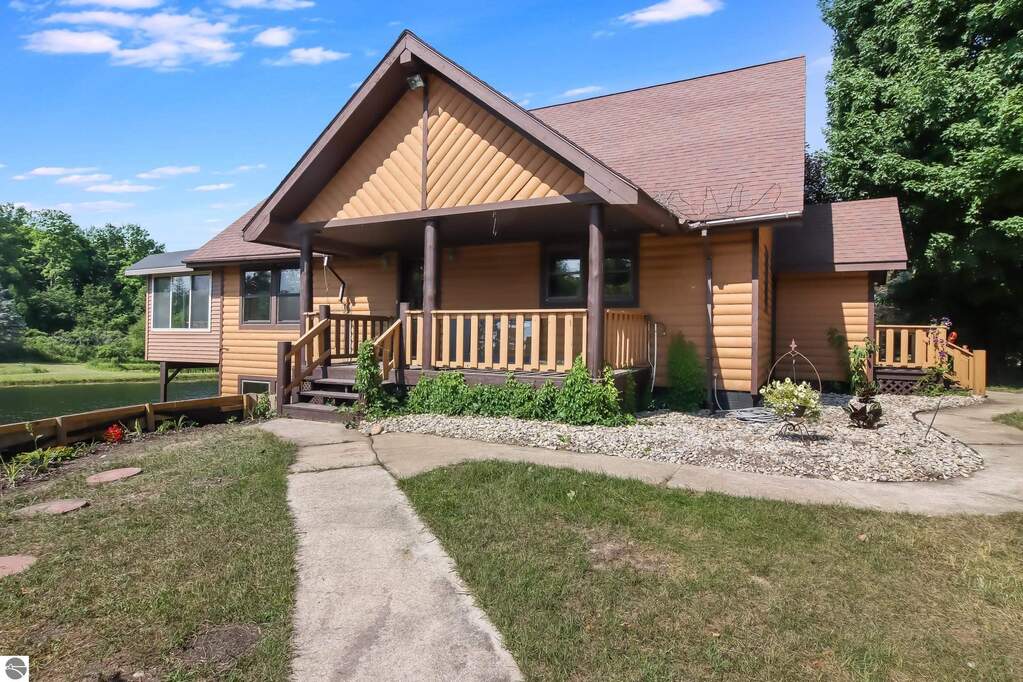 2 Bedroom Single Family Home/House's Image 3