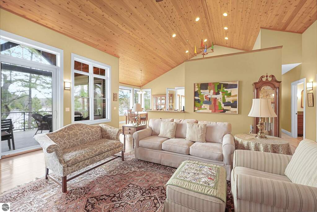 4 Bedroom Single Family Home/House's Image 10