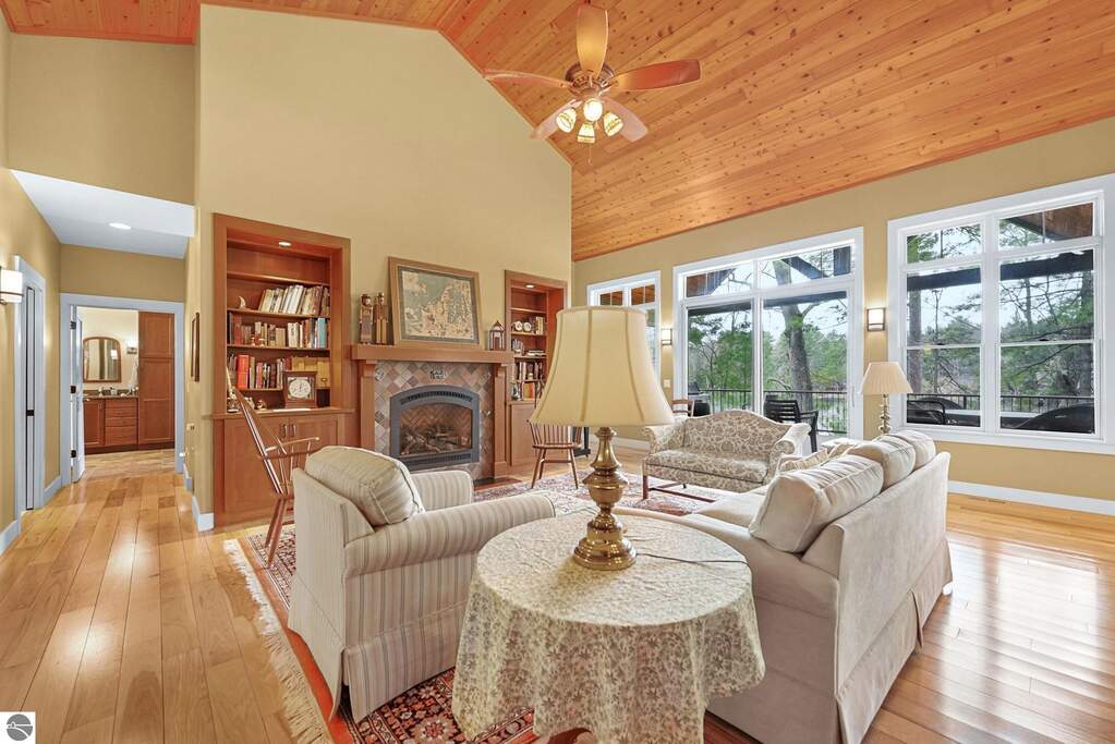 4 Bedroom Single Family Home/House's Image 11