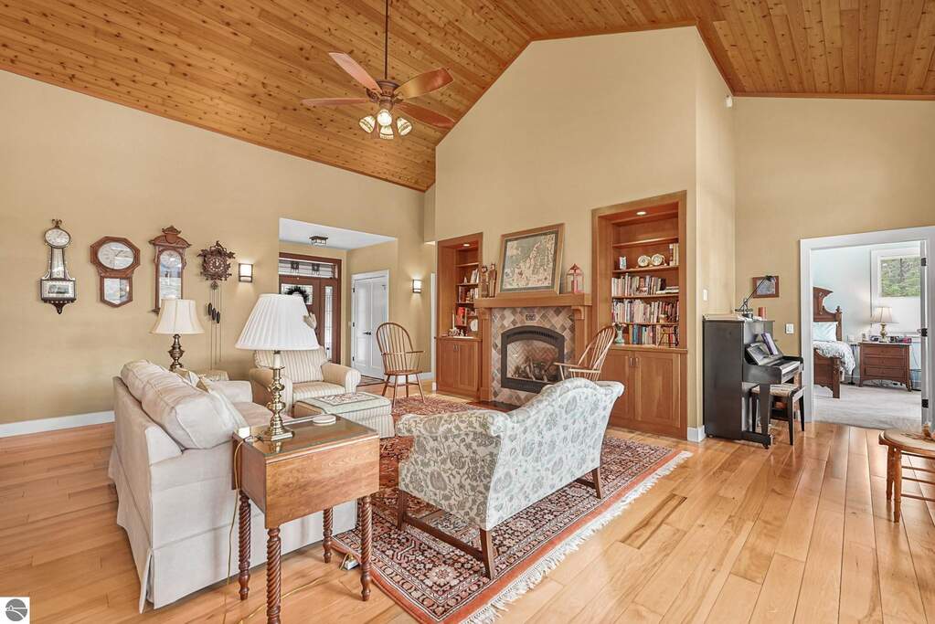 4 Bedroom Single Family Home/House's Image 12