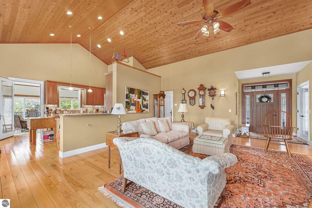 4 Bedroom Single Family Home/House's Image 14