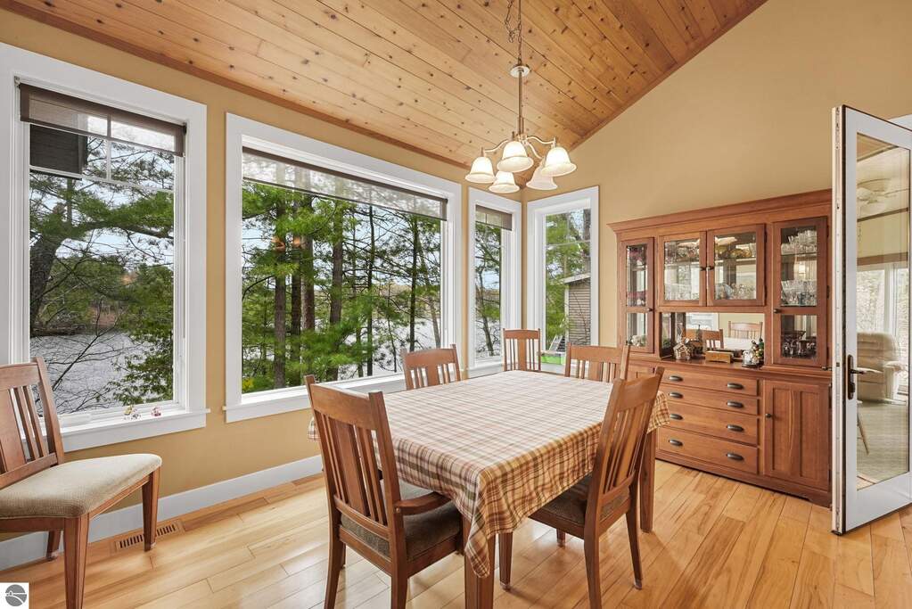 4 Bedroom Single Family Home/House's Image 15