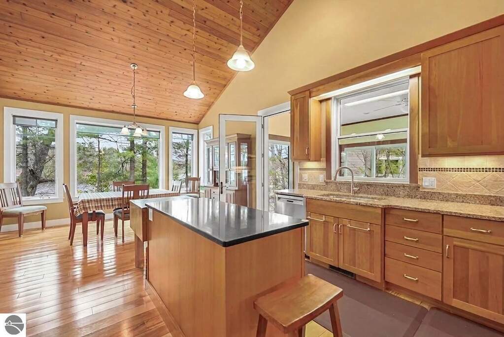 4 Bedroom Single Family Home/House's Image 19
