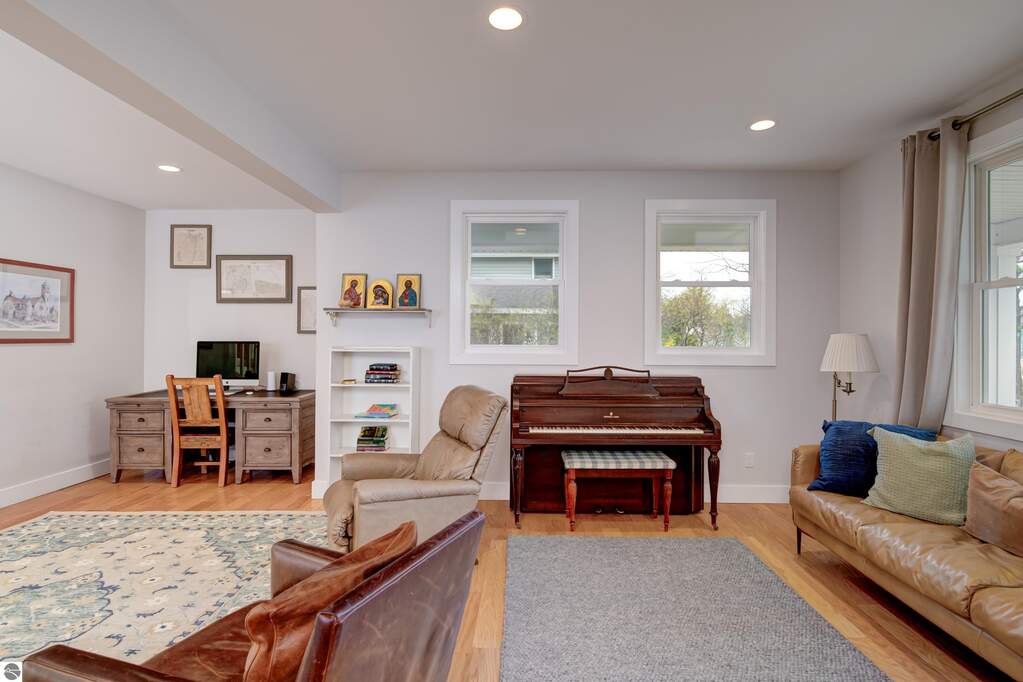 4 Bedroom Single Family Home/House's Image 12