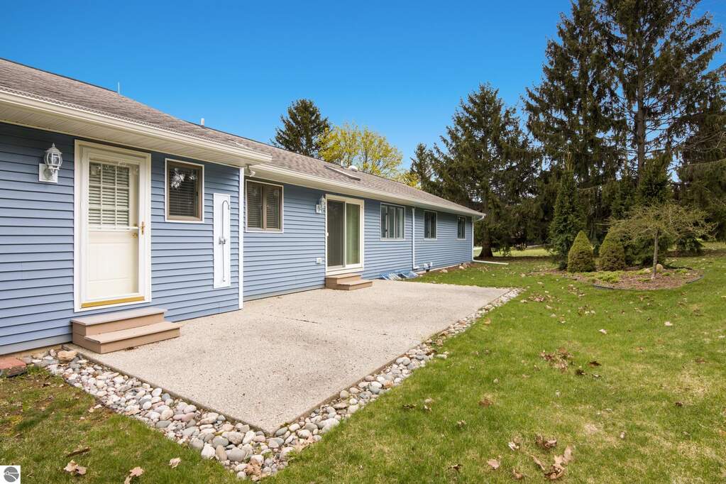 3 Bedroom Single Family Home/House's Image 8