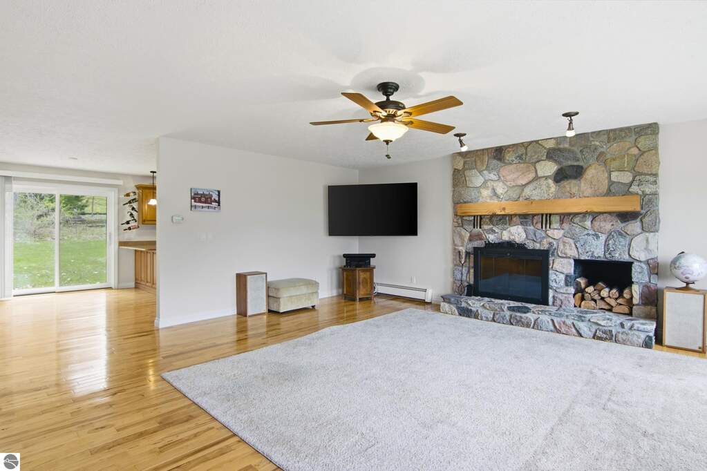 3 Bedroom Single Family Home/House's Image 11