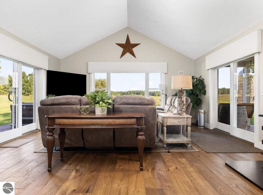 4 Bedroom Single Family Home/House's Image 12