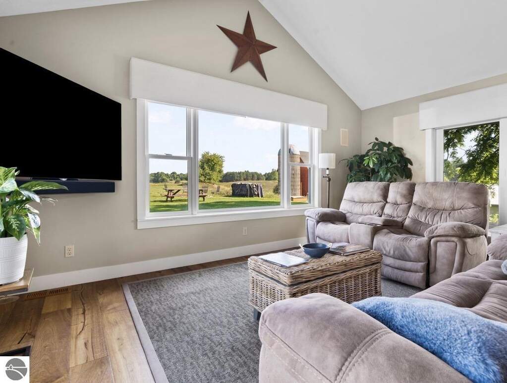 4 Bedroom Single Family Home/House's Image 16