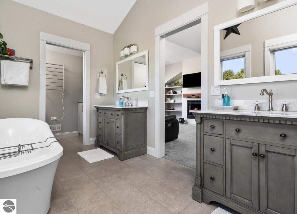 4 Bedroom Single Family Home/House's Image 28
