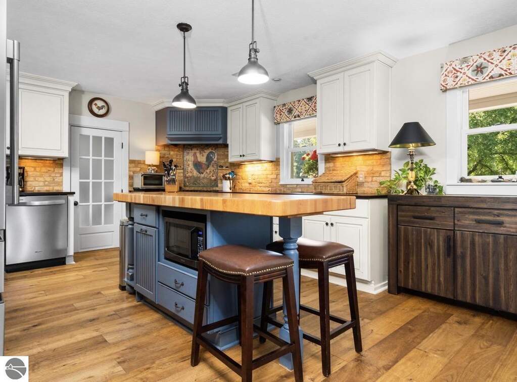 4 Bedroom Single Family Home/House's Image 5
