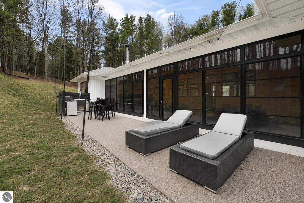5 Bedroom Single Family Home/House's Image 15