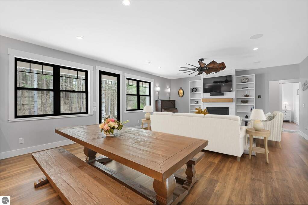 5 Bedroom Single Family Home/House's Image 27