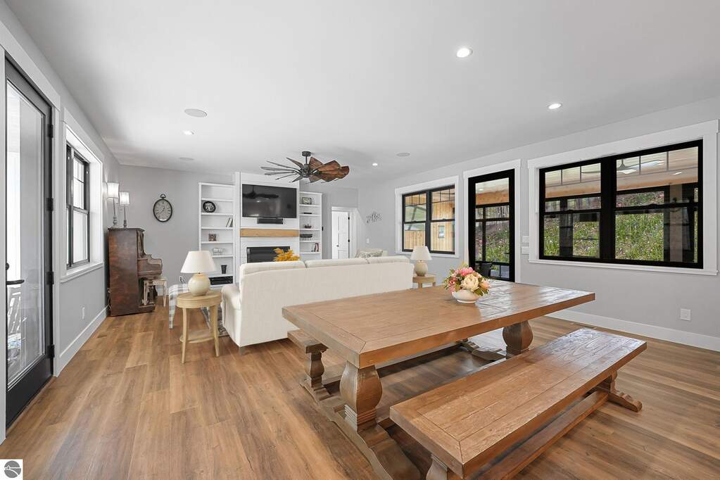 5 Bedroom Single Family Home/House's Image 28