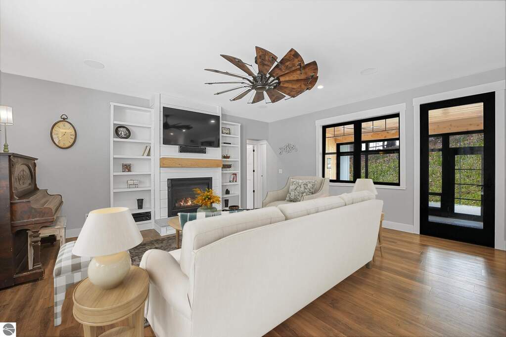 5 Bedroom Single Family Home/House's Image 29