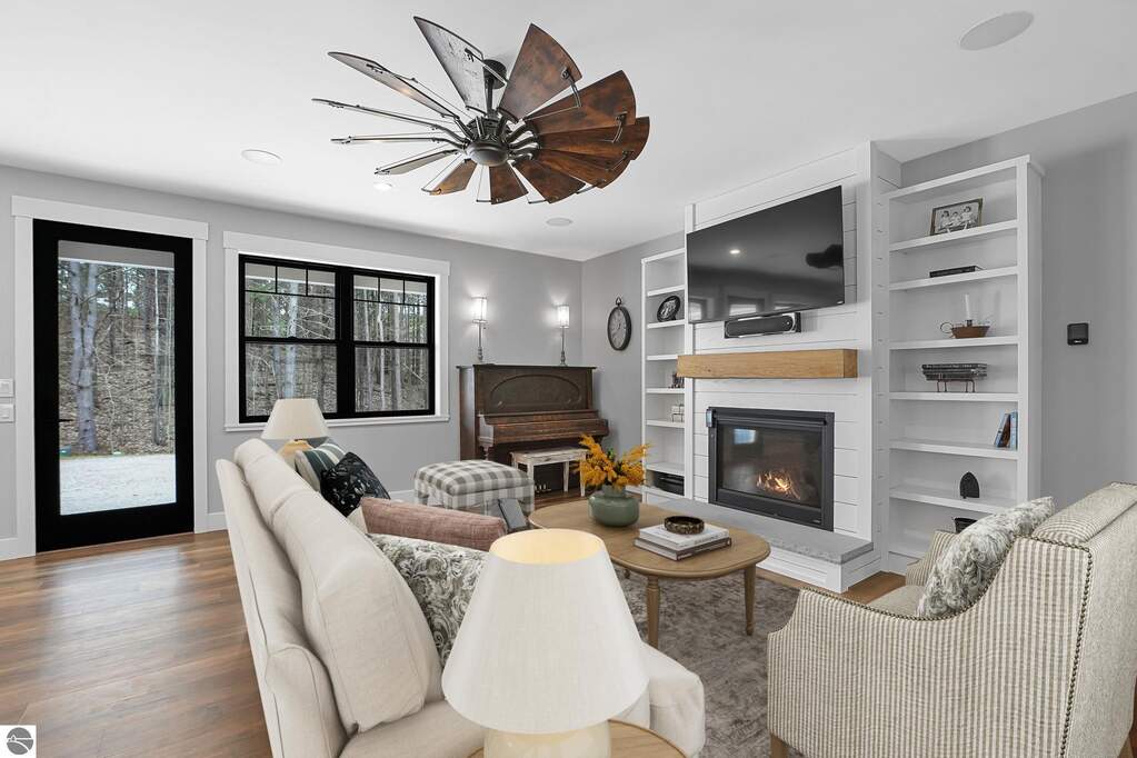 5 Bedroom Single Family Home/House's Image 30