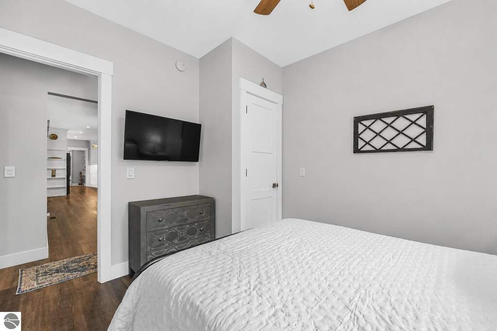 5 Bedroom Single Family Home/House's Image 38