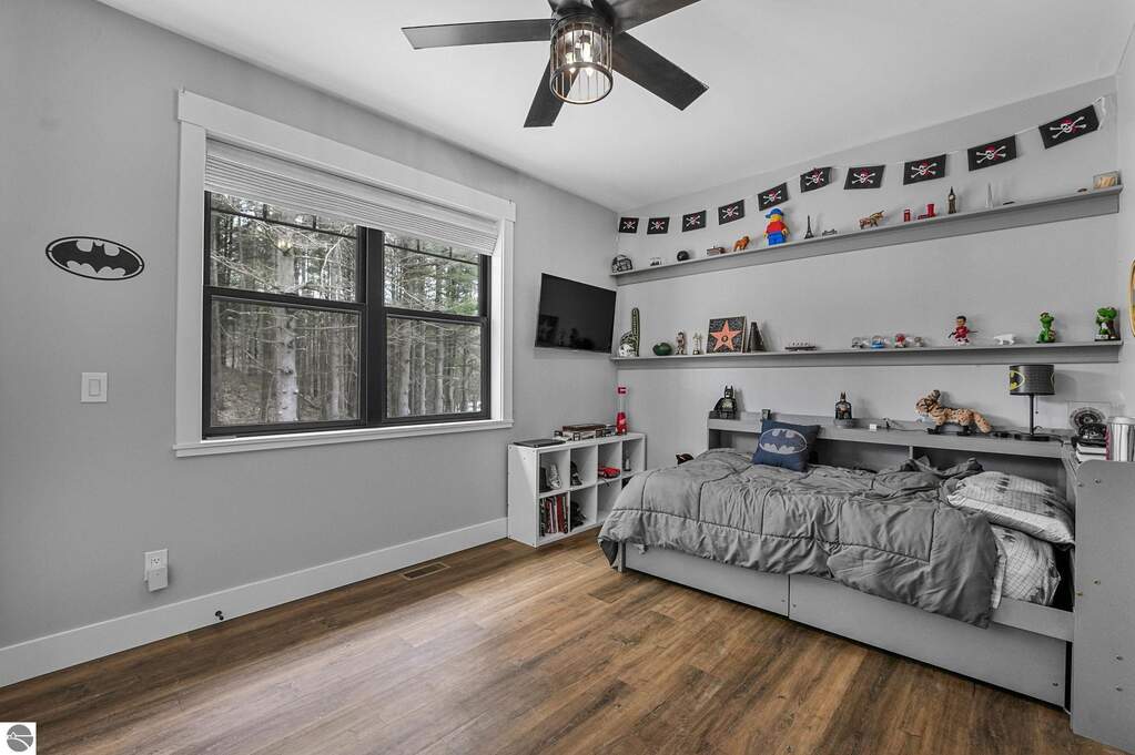 5 Bedroom Single Family Home/House's Image 40
